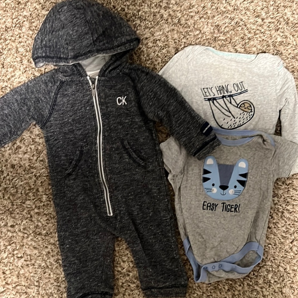 3 bodysuits 6-9months